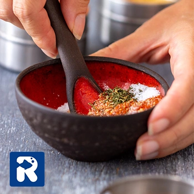 چطور یک ادویه همه‌کاره برای ماهی درست کنیم؟